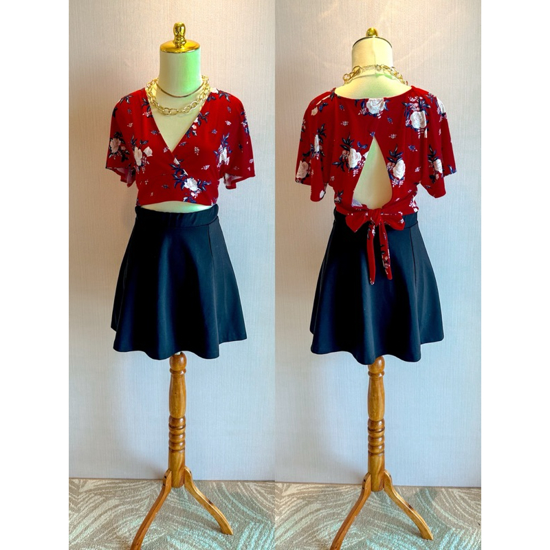 Blus Bunga Merah Wanita