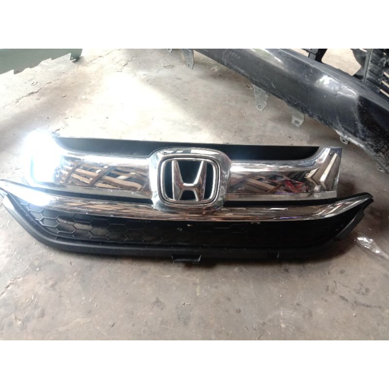 grill brv 2016/2017/2018 original. grill Honda BRV original