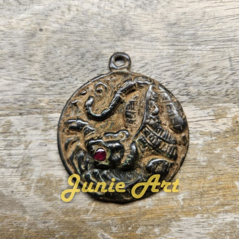 Liontin Majapahit Batu Merah perunggu hitam VINTAGE