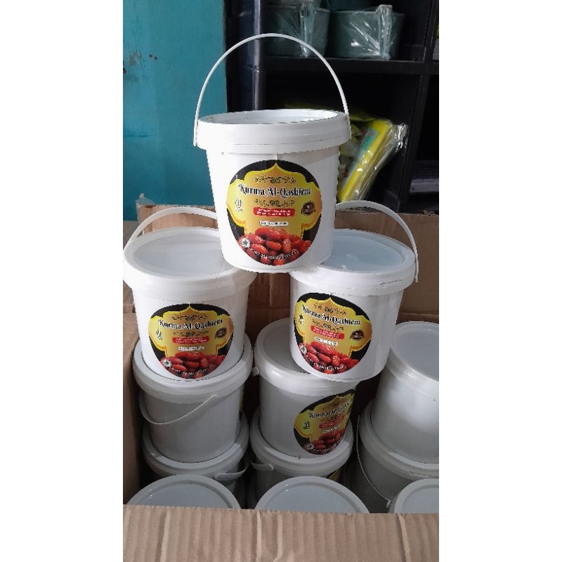 

kurma ember