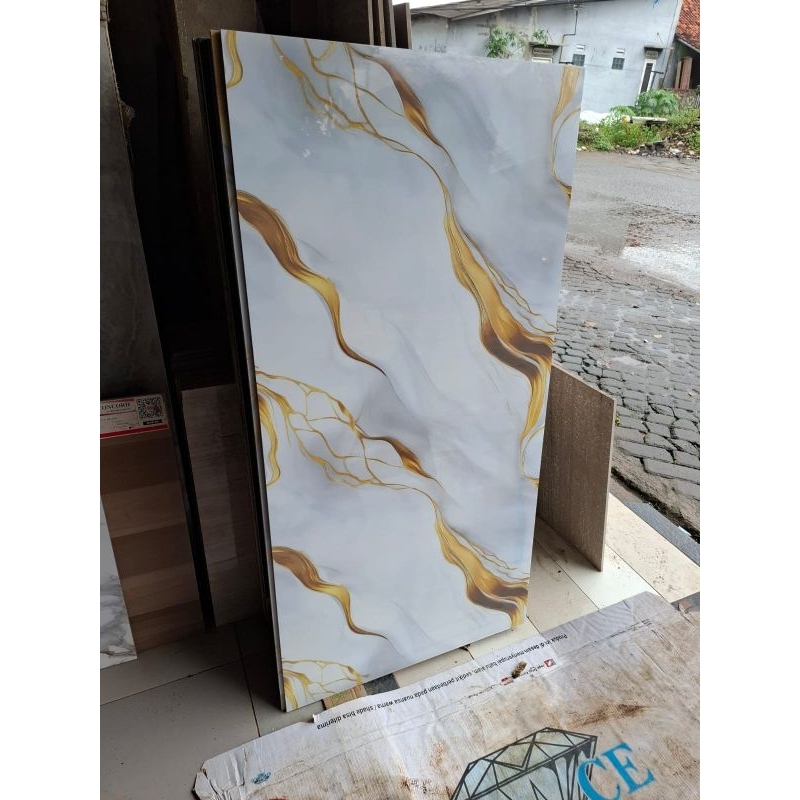 granit lantai uk 60x120 putih corak gold glosy