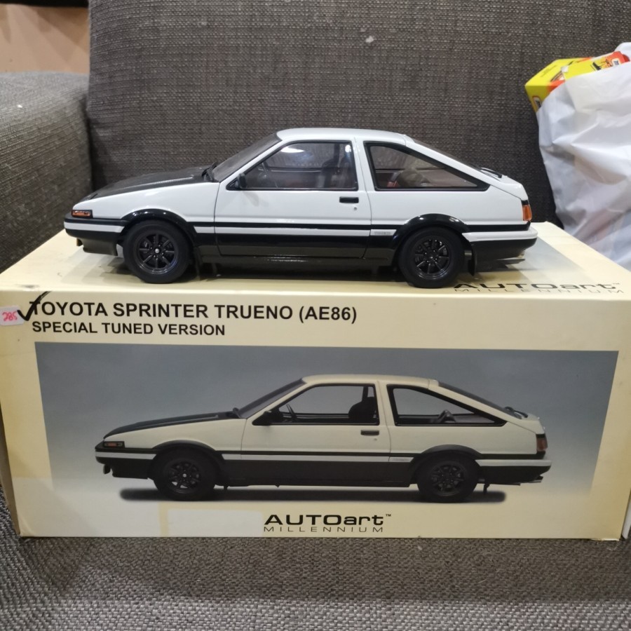 Autoart 1 18 Toyota Sprinter Trueno AE86 Special Tuned Version White