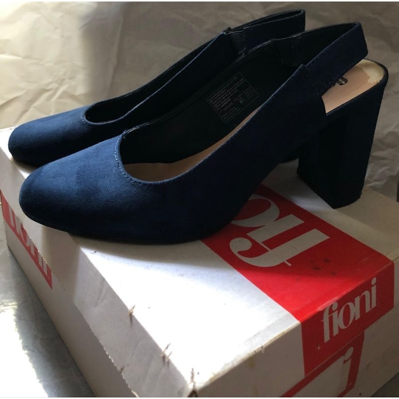 (booked) preloved sepatu heels fioni navy bludru 7cm size 39,5 payless