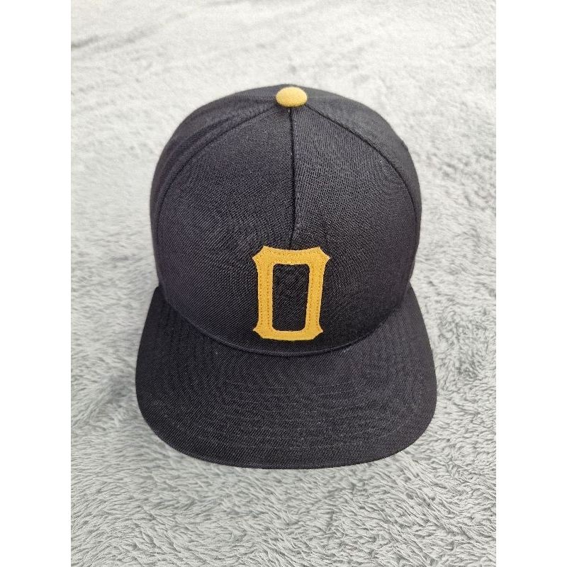 Topi snapback obey second