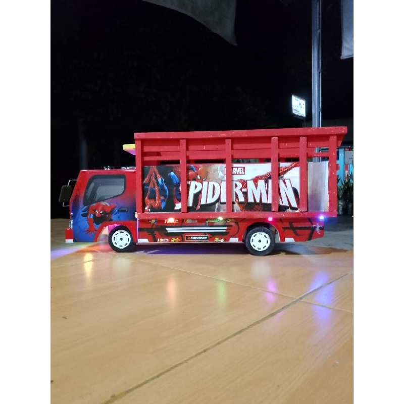 Truk oleng miniatur kayu full lampu dan terpal pintu belakang bisa di buka motif Spiderman