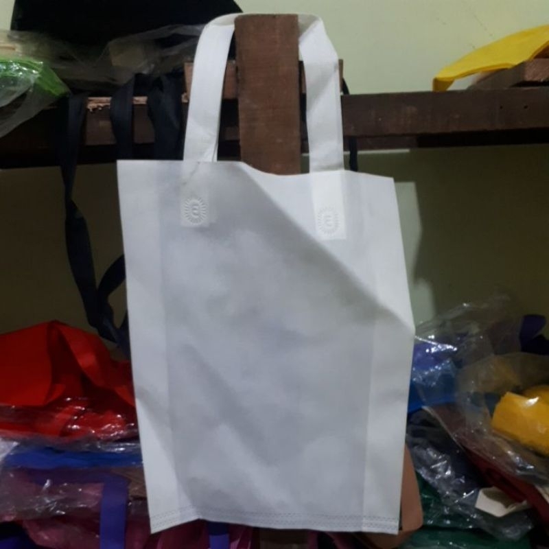 

goodiebag tali 38x45x8 cm putih 75 gsm