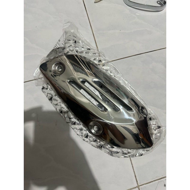 Cover knalpot Vespa matic 3V Like NEW Mulus Ori Piaggio