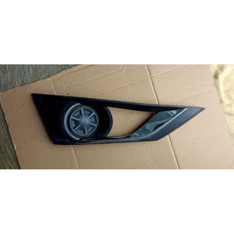 Ring poglamp cover poglamp Sigra sebelah kanan bekas
