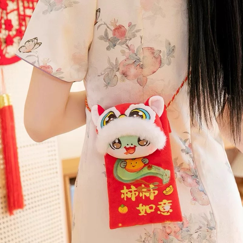 

ANGPAO BONEKA ULAR IMLEK 2025 ANGPAO KAIN TAS SELEMPANG