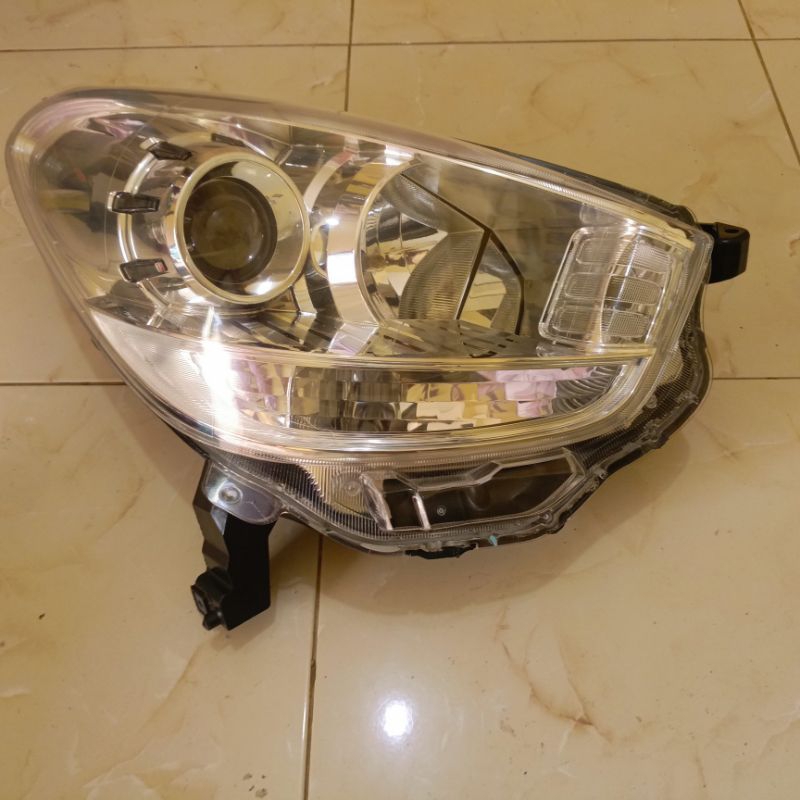 lampu depan/headlamp sirion 2012,2013,2014