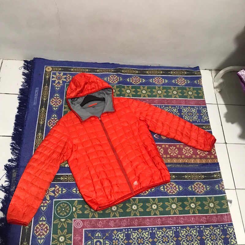 JACKET PUFFER UNIQLO ORANGE