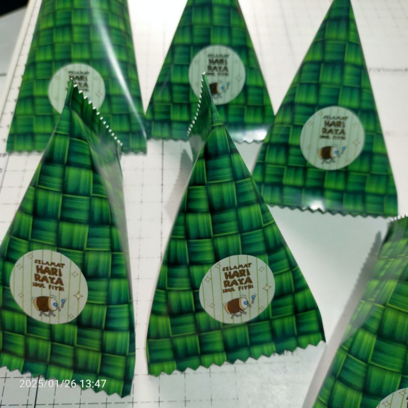 

(8pcs) Angpau Ketupat Lontong