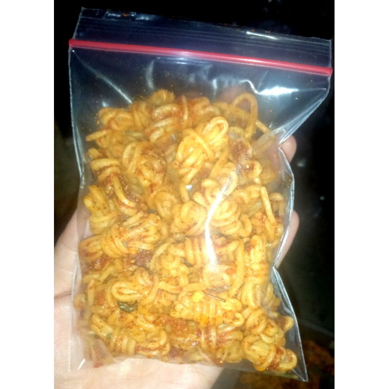 

mie gulung/mie uwel pedas daun jeruk & original daun jeruk jajanan viral produk terbaru ready varian kg 500gram 250gram 100gram