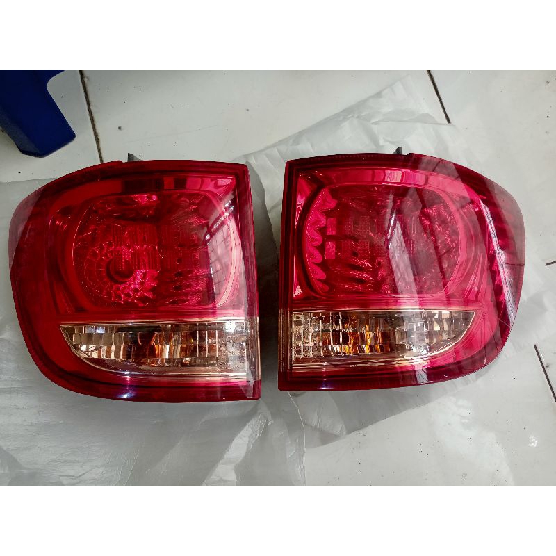 Lampu belakang Fortuner 2005-2008