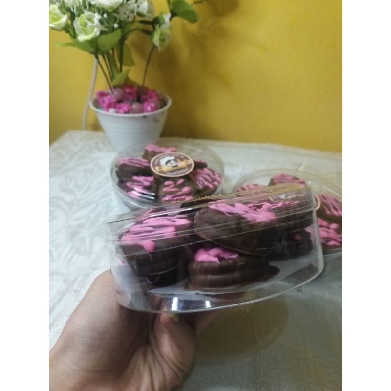 

Coklat Strawberry ( roti coklat) pecinta COKLAT wajib cobain sih..