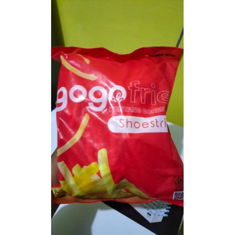 

GOGO FRIES SHOESTRIK 1KG "KENTANG GORENG BEKU