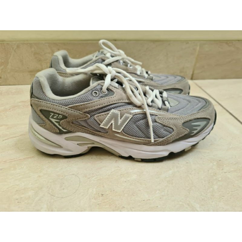 Sepatu New Balance 725