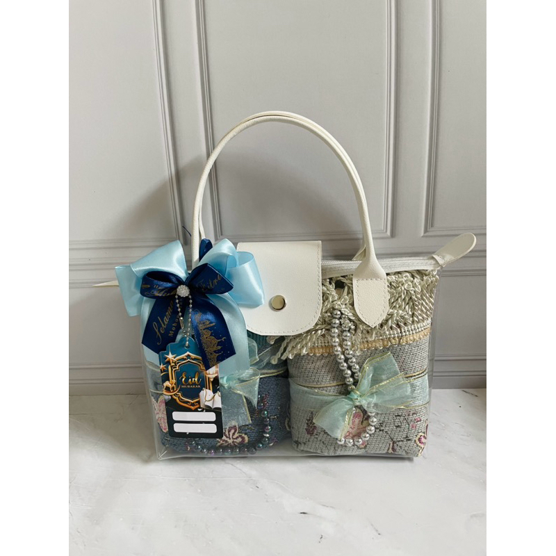 

Hampers Idul Fitri | Hasbi Package | Hampers Lebaran | Hampers Sajadah Turkey | Sajadah | Gift Lebaran | Bingkisan Idul Fitri | Kado Lebaran