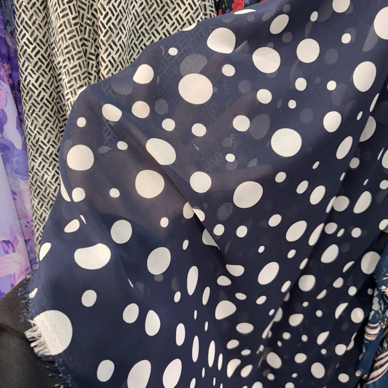 kain ceruti motif polkadot - kain ceruty babydol motif - kain bahan motif - kain ceruti polkadot - k