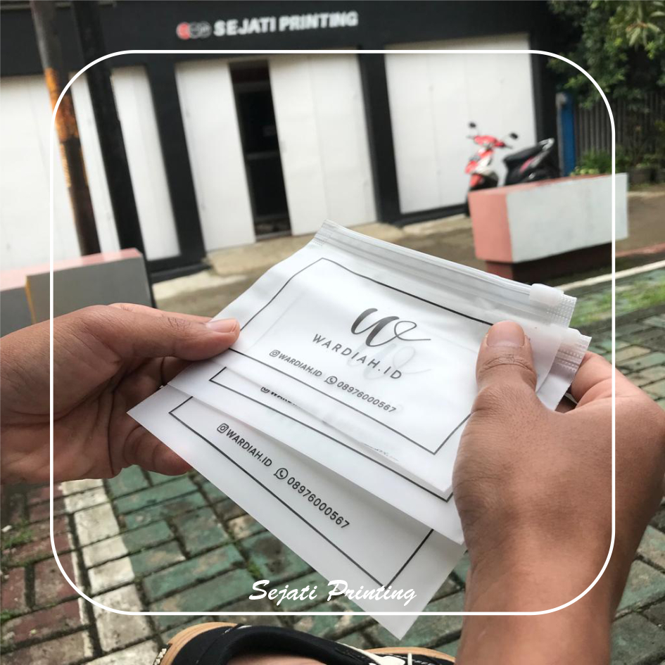 

(Isi 50pcs) Sablon Plastik Mika Zipper Premium 15x10cm, FREE DESAIN - SEJATIPRINTING