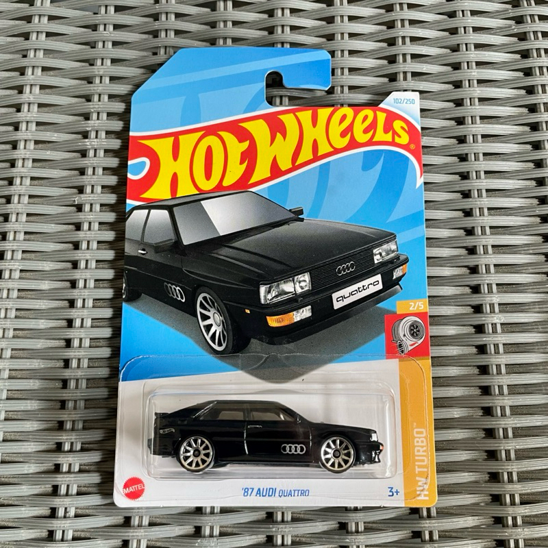 Hot Wheels 87 Audi Quattro Hitam