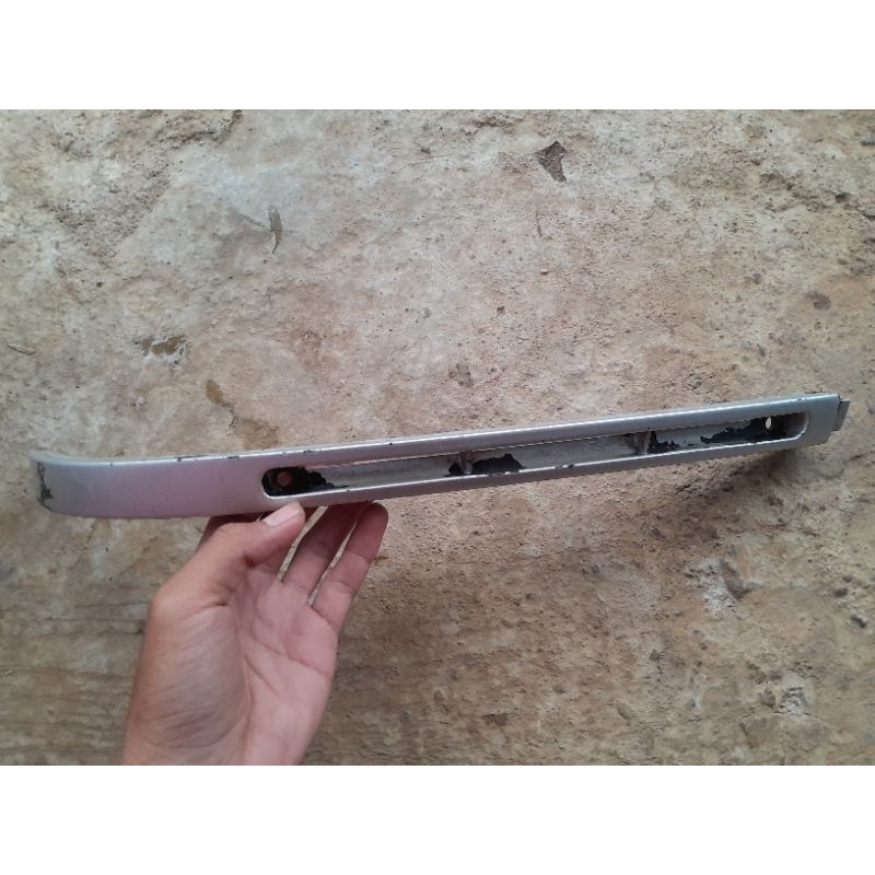 Garnis/alis lampu depan suzuki futura original