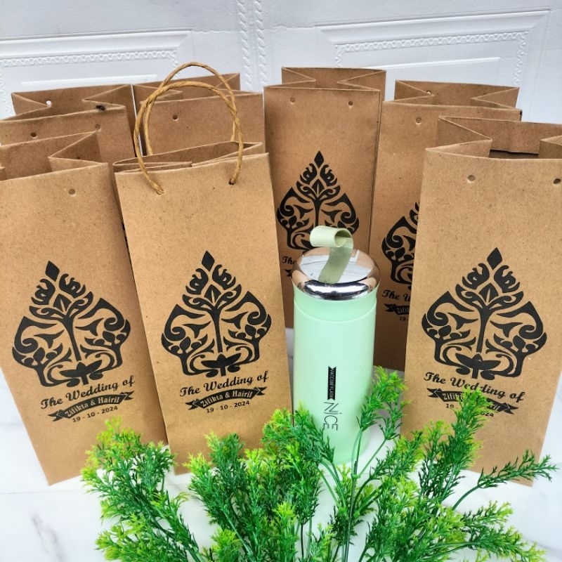 

Paperbag Botol minum sablon Custom uk 10x10x25
