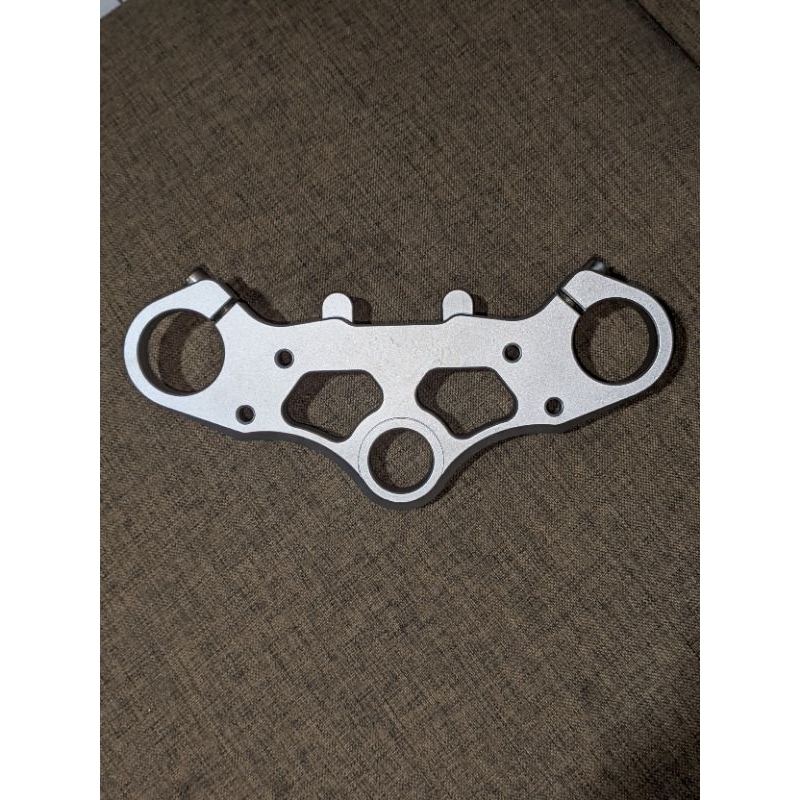 triple clamp segitiga atas Ninja 250 karbu dan Fi old