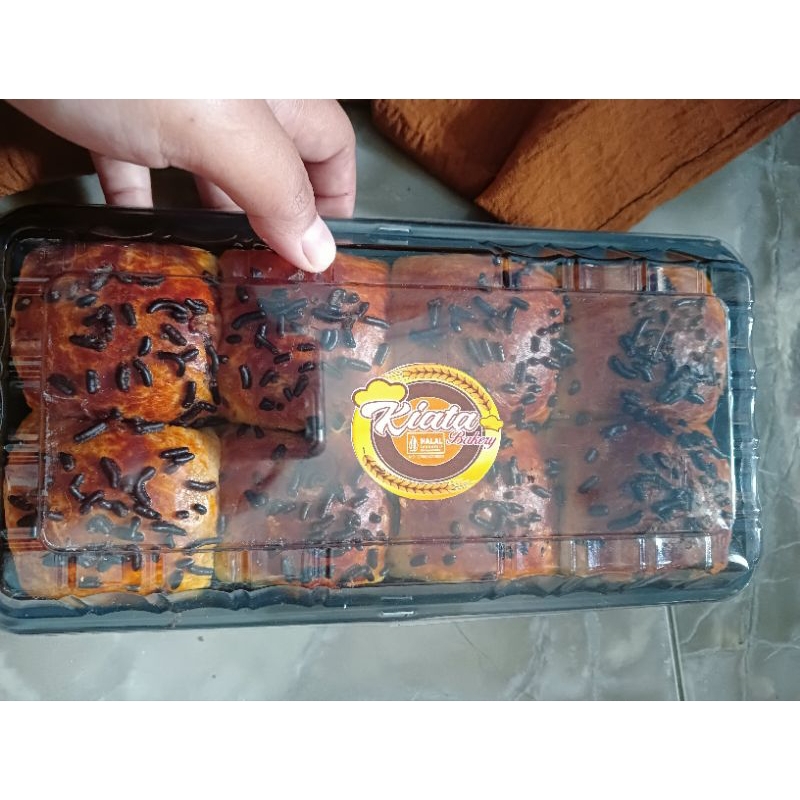 

bolen pisang coklat lumer isi 8