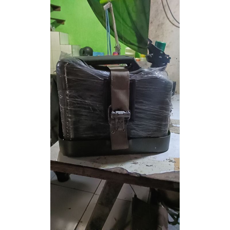 jerigen 10L fullset mobil jeep willys cj utility - jerigen jeep 10L dudukan tali jerigen kaitan ori