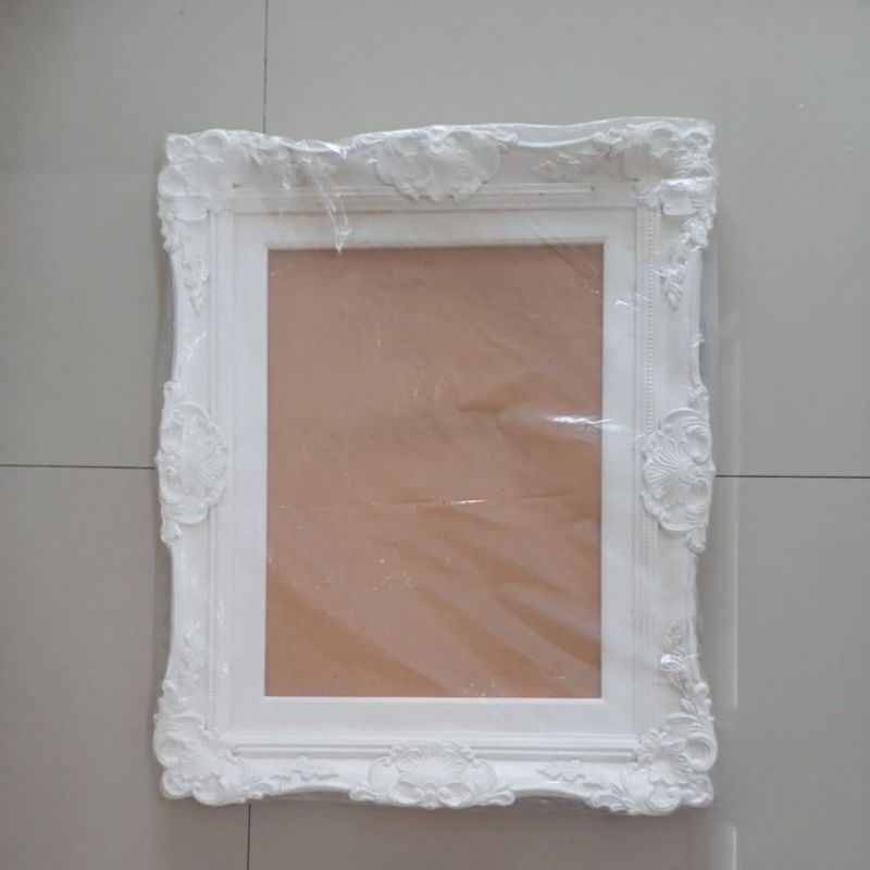 Pigura Foto Ukir Sudut 30x40 putih