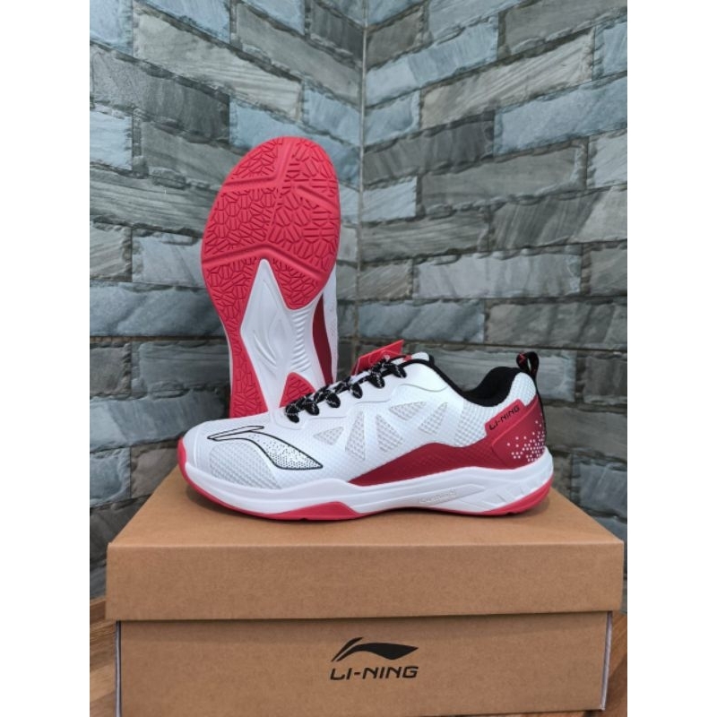 Sepatu Badminton LINING AERO FLY dan AERO LITE free kaos kaki Sepatu Badminton LINING SAGA LITE X