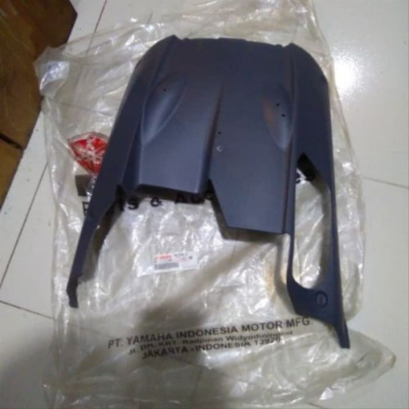 1UB-F8385-00 Footrest Cover Bawah Yamaha Fino 115 YGP ORI