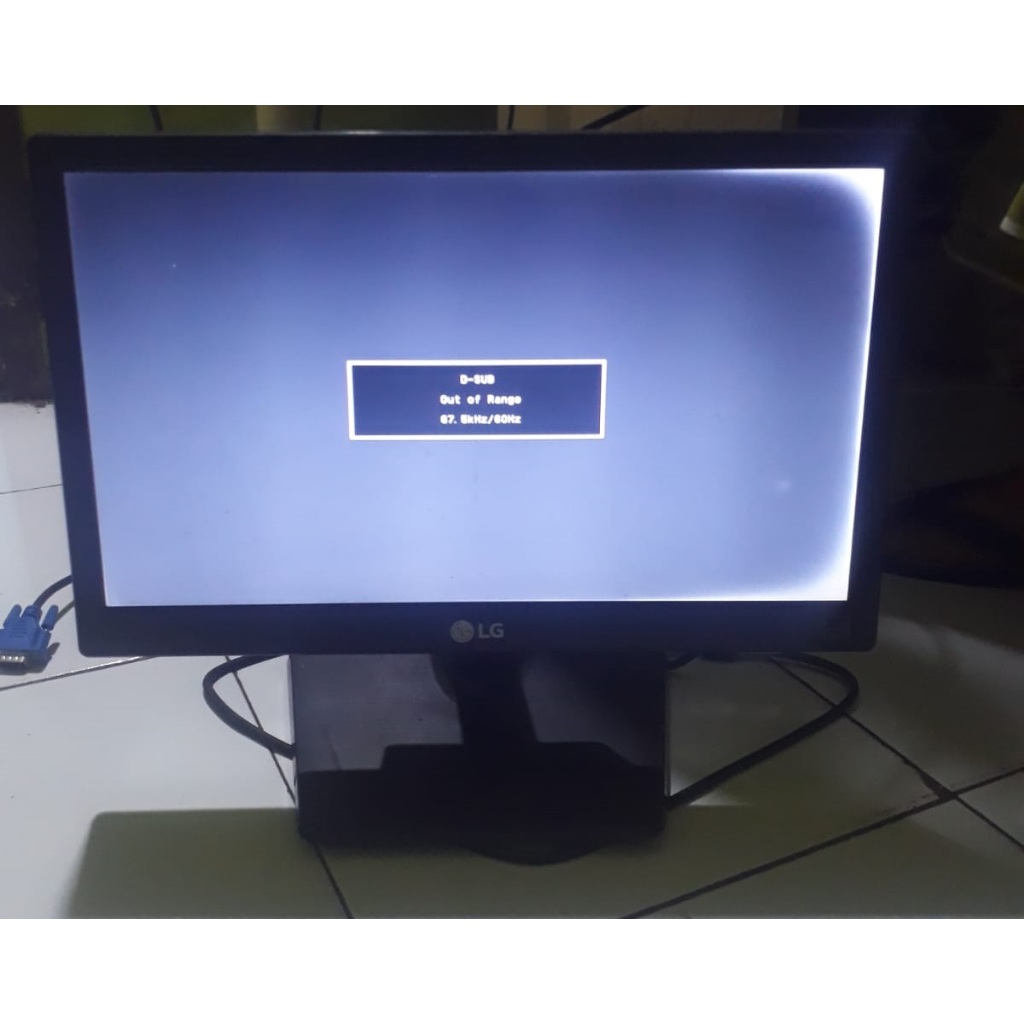 Monitor LED LG  16 Inci Widescreen HD