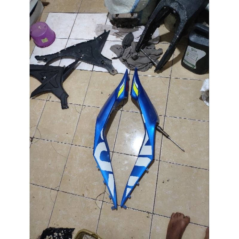 COVER FRAME BODY BELAKANG SET KANAN KIRI GSX 150 R