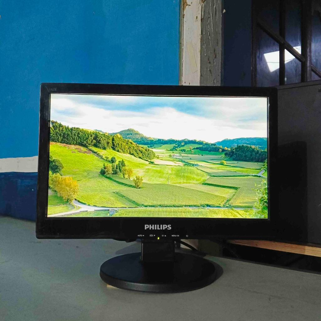 Monitor Merk Philips Lcd 16 Inch Wide Kondisi Normal