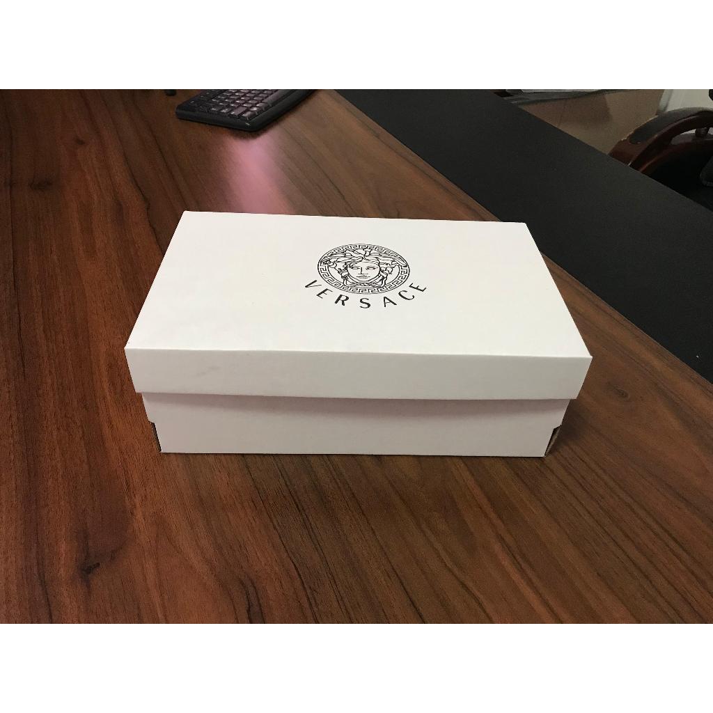 INNER_BOX_SEPATU_VERSACE