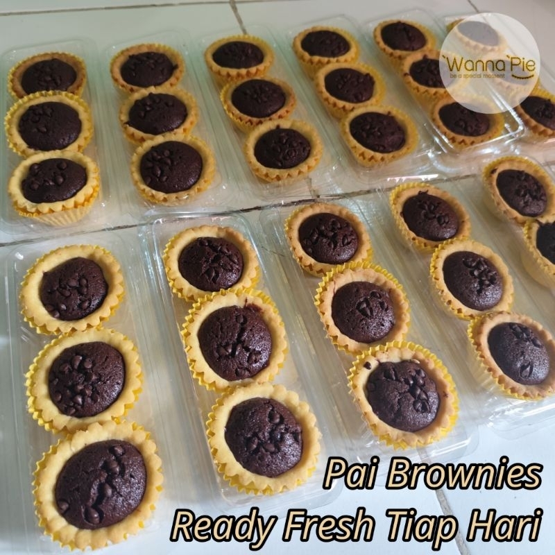 

Wanna Pie Pai Brownies Ready Fresh Tiap Hari 1 pack isi 3 Pcs Home Made info Pemesanan bisa Chat Admin Langsung Yaa