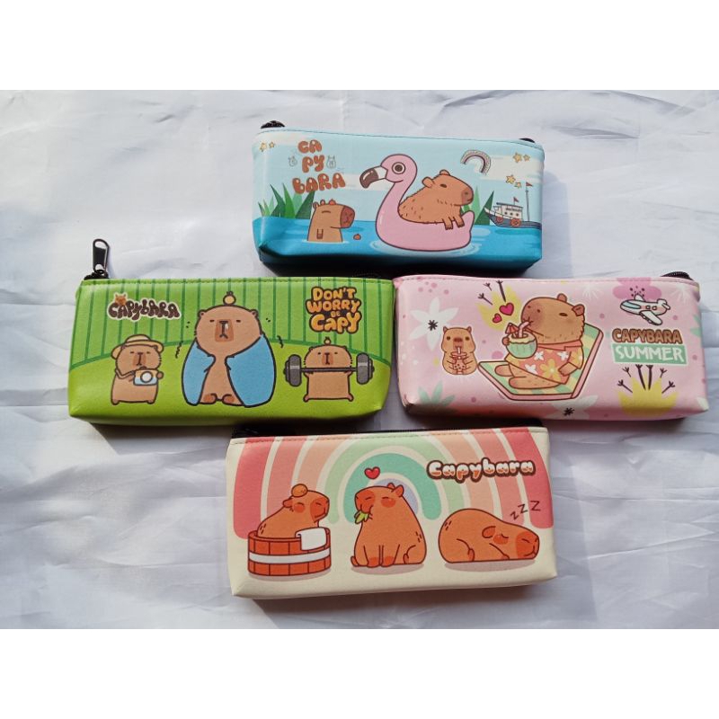 

POUCH TEMPAT PENSIL KARAKTER CAPY BARA