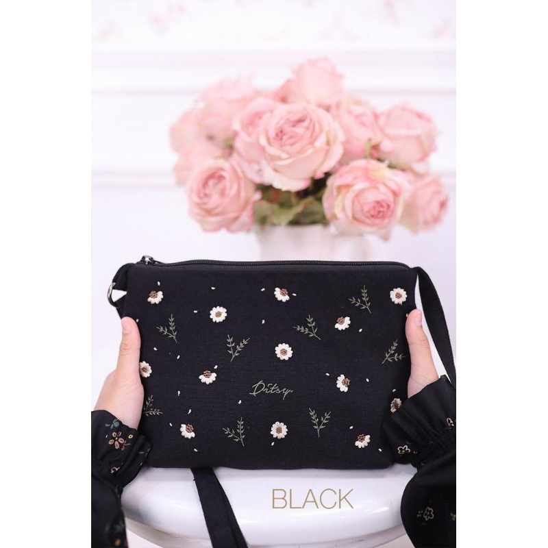 

Ditsy Home / Ditsy Box - Daisy Slingbag Black, Prive Overnight Bag Envelop, Sling Bag Cream, Twyla Binder, Tumbler, Tote Bag, OvernightBag By Ditsyofficial Ditsyhome