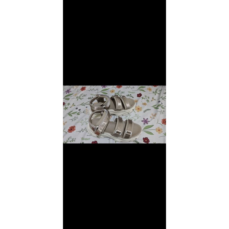 Kronikel naura sandal wanita