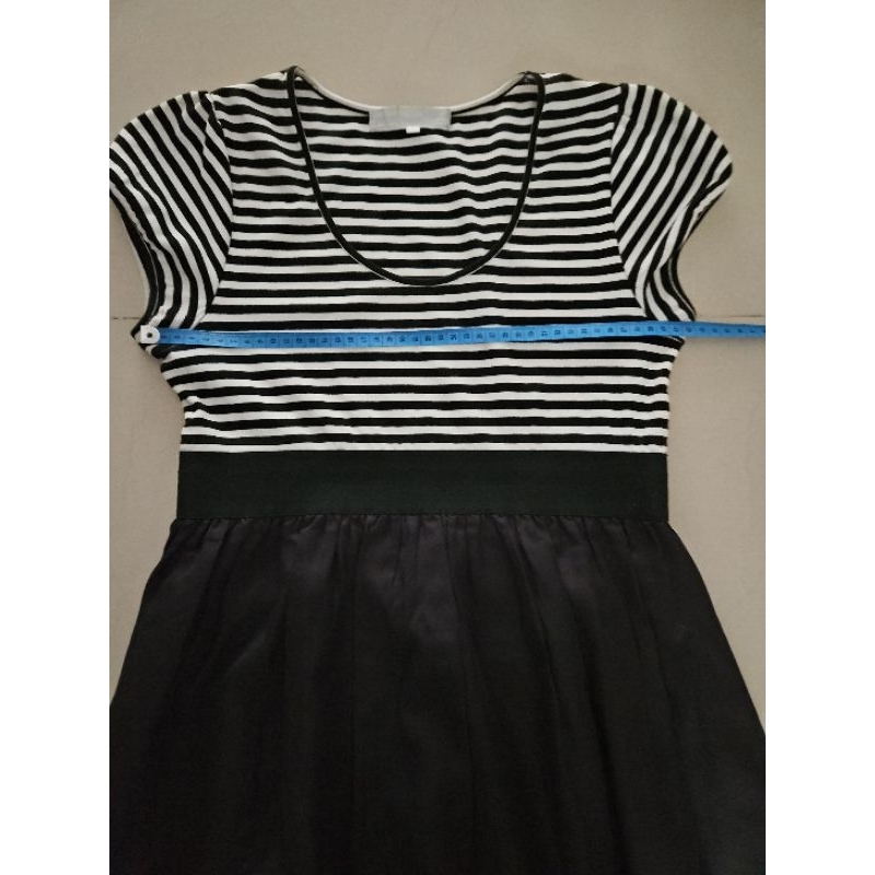 Blus Garis Hitam Putih dan Rok