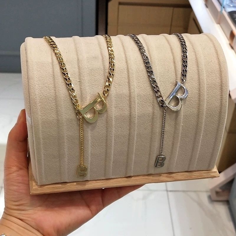 Kalung Titanium Wanita Rantai Besar Liontin Huruf B