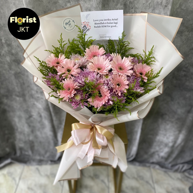 Hand bouquet bunga krisan segar