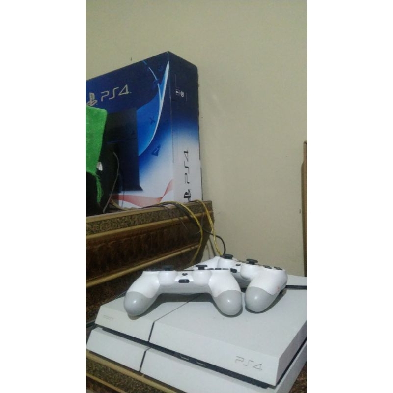 PS 4 FAT SERI 12 1 TB plus STIK 2 ORI (BEKAS)