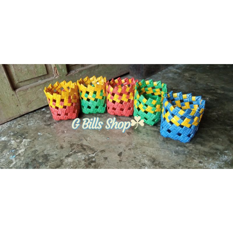 

Tempat pensil anyaman sedotan