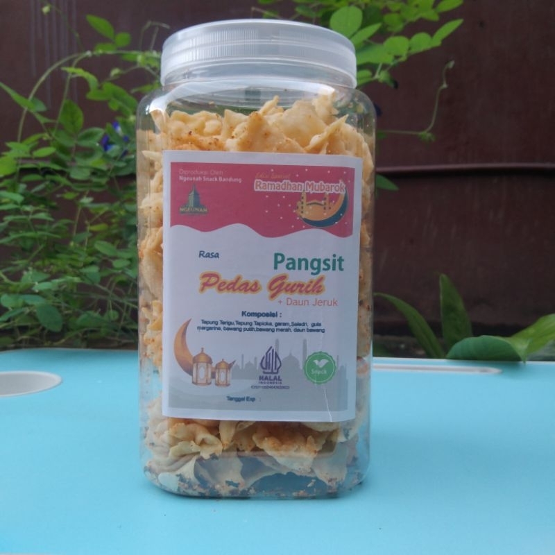 

KRIPIK PANGSIT BAWANG Rasa Pedas Gurih Pedas + Daun Jeruk /KUE BAWANG