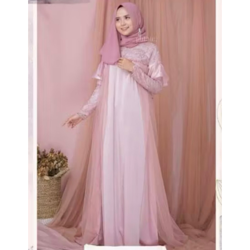 Dress Pink by Puthic