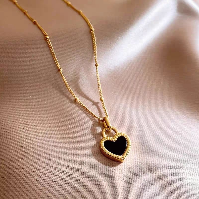 Kalung Fashion Emas Wanita Liontin Love Hitam Bolak Balik Kalung Rantai Biji Lada Wanita Liontin Lov