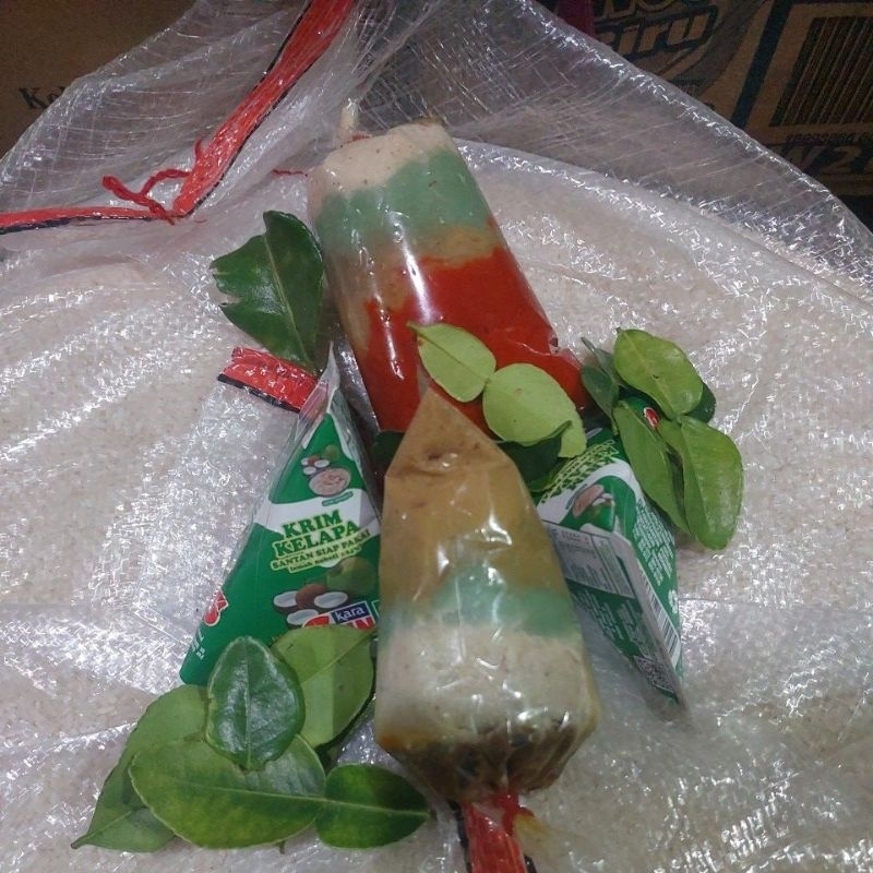 

Bumbu halus + santan / bumbu rendang / bumbu opor instan / santan